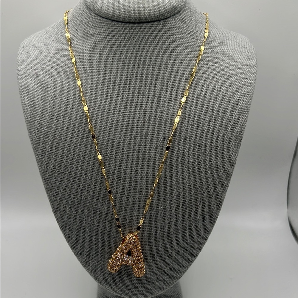 486. Gold Initial‎ A Pendant Necklace
